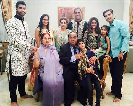 Dubai Textile King Indian businessman Vasu Shroff family 2015